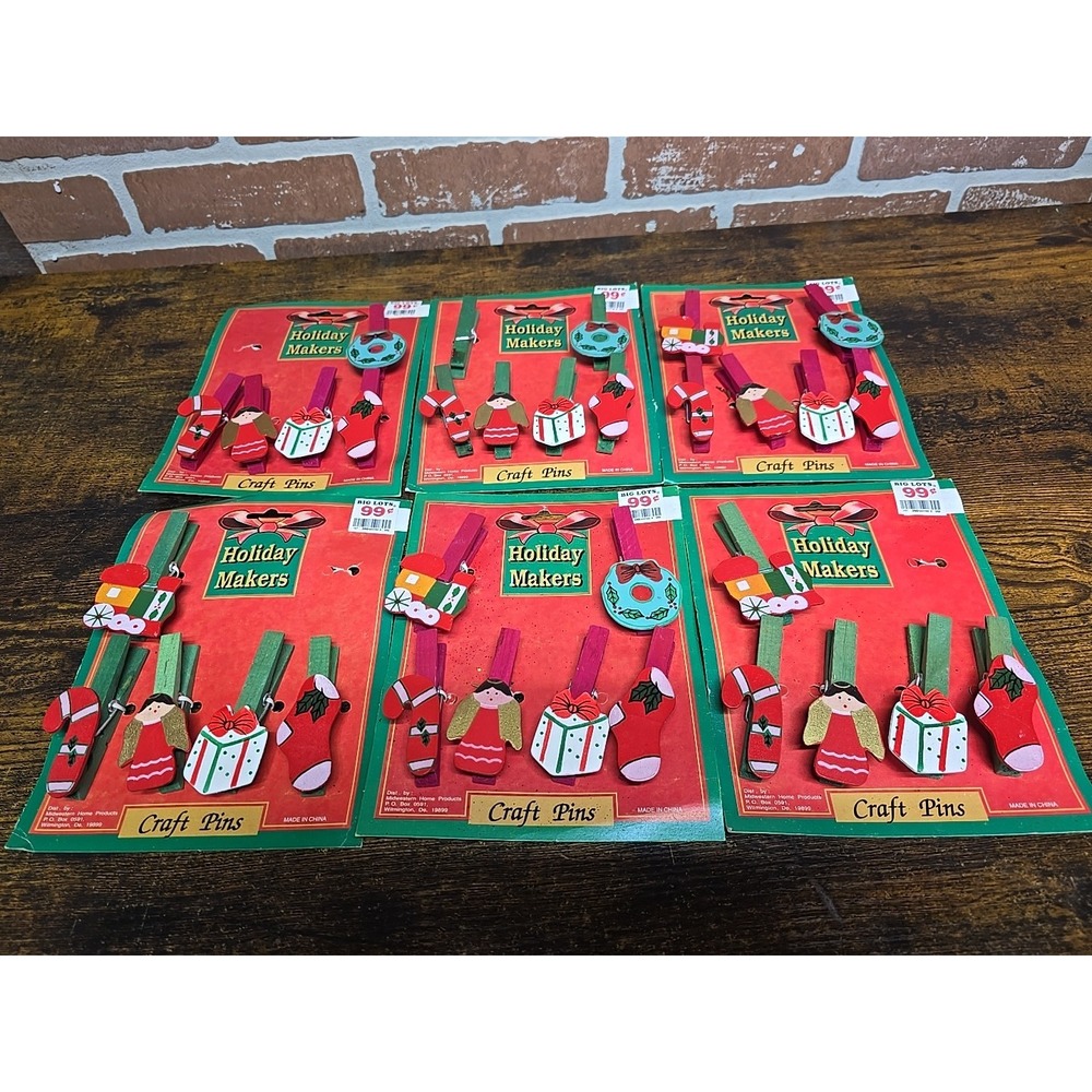 Christmas Holiday Makers Craft Pins Stocking Hangers  Clothes Pins Lot of 6